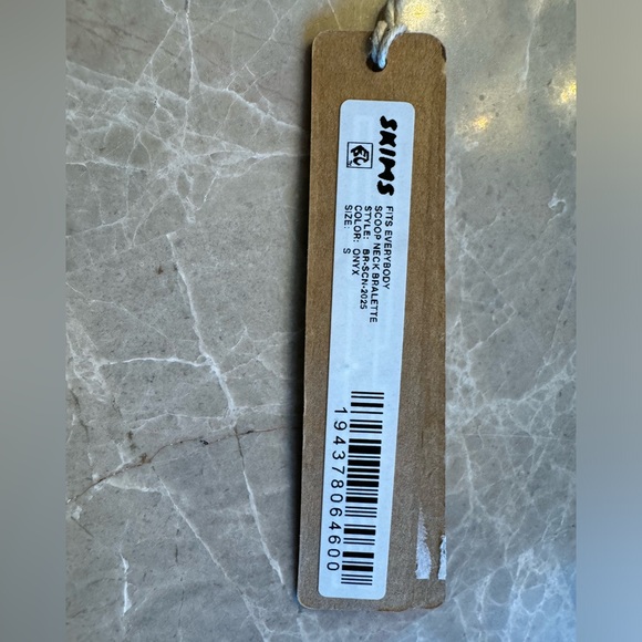 SKIMS FITS EVERYBODY
SCOOP BRALETTE SIZE S - Picture 6 of 6